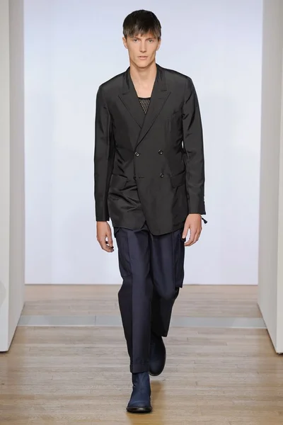 Look 3